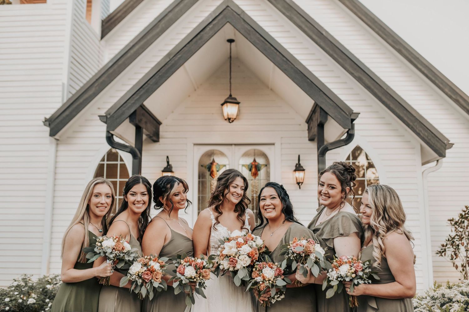 Bridal party photos at The Barn at Paradise