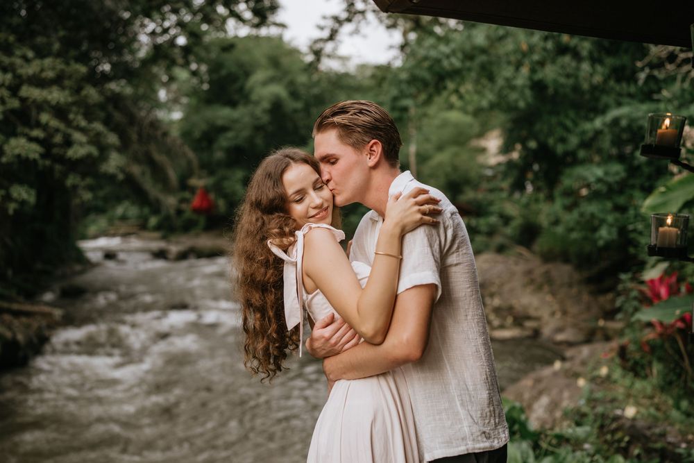 Intimate engagement photography at Samaya Ubud Bali