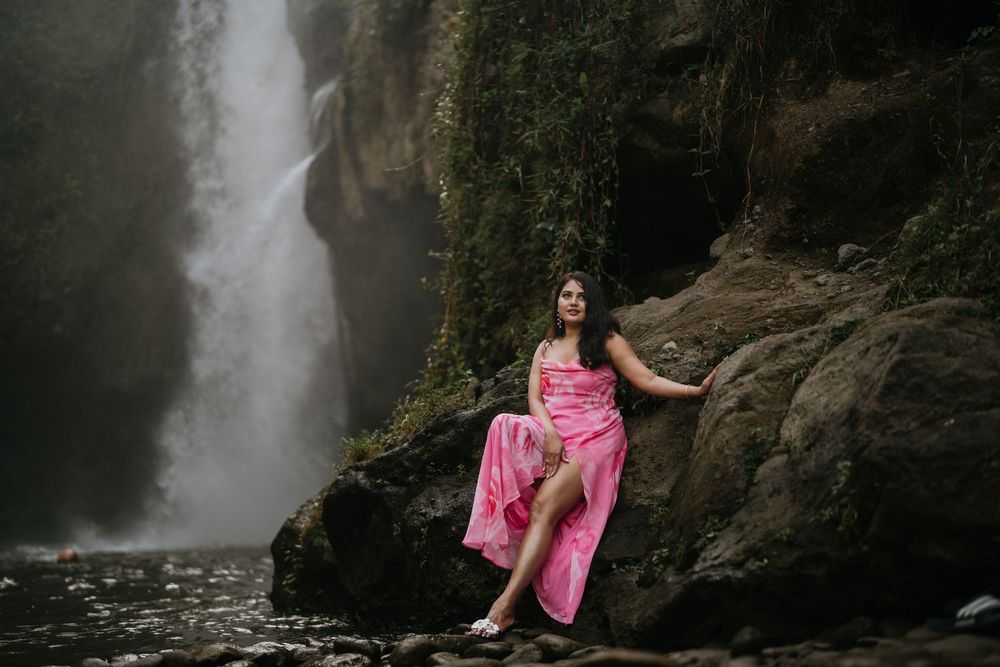 Bali couple photoshoot with Tegenungan waterfall background