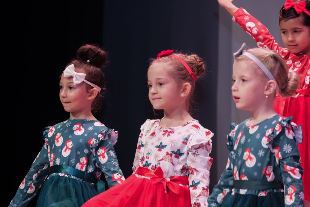 Kids stage dancing photoshoot capturing vibrant school performance in Dubai