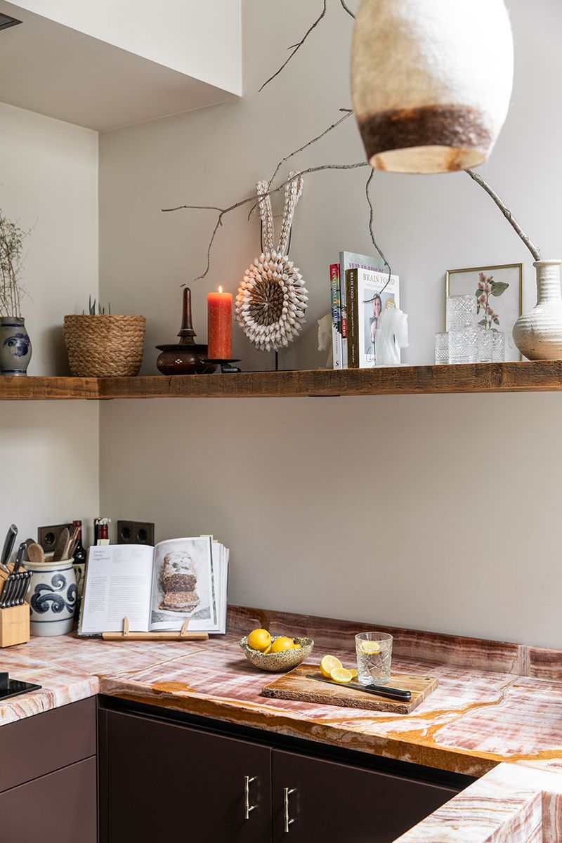 Een interieurfoto van een keuken in landelijk moderne stijl.