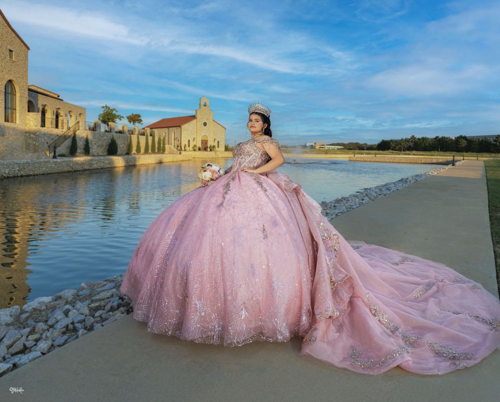Dallas photography and video for Quinceañeras
 - R & R Marcelo DFW