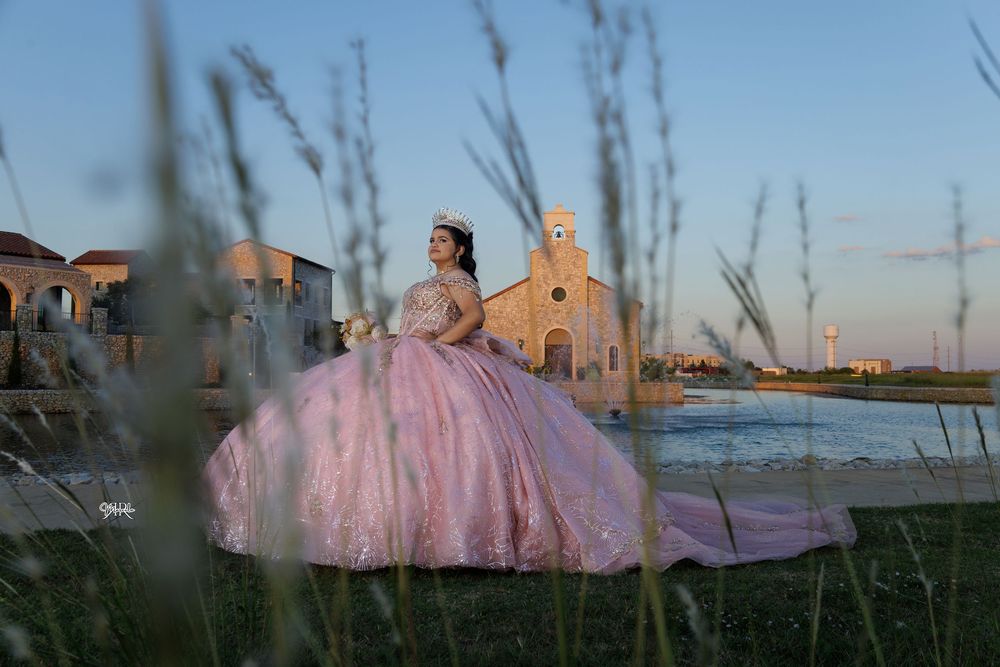 Dallas photography and video for Quinceañeras
 - R & R Marcelo DFW
