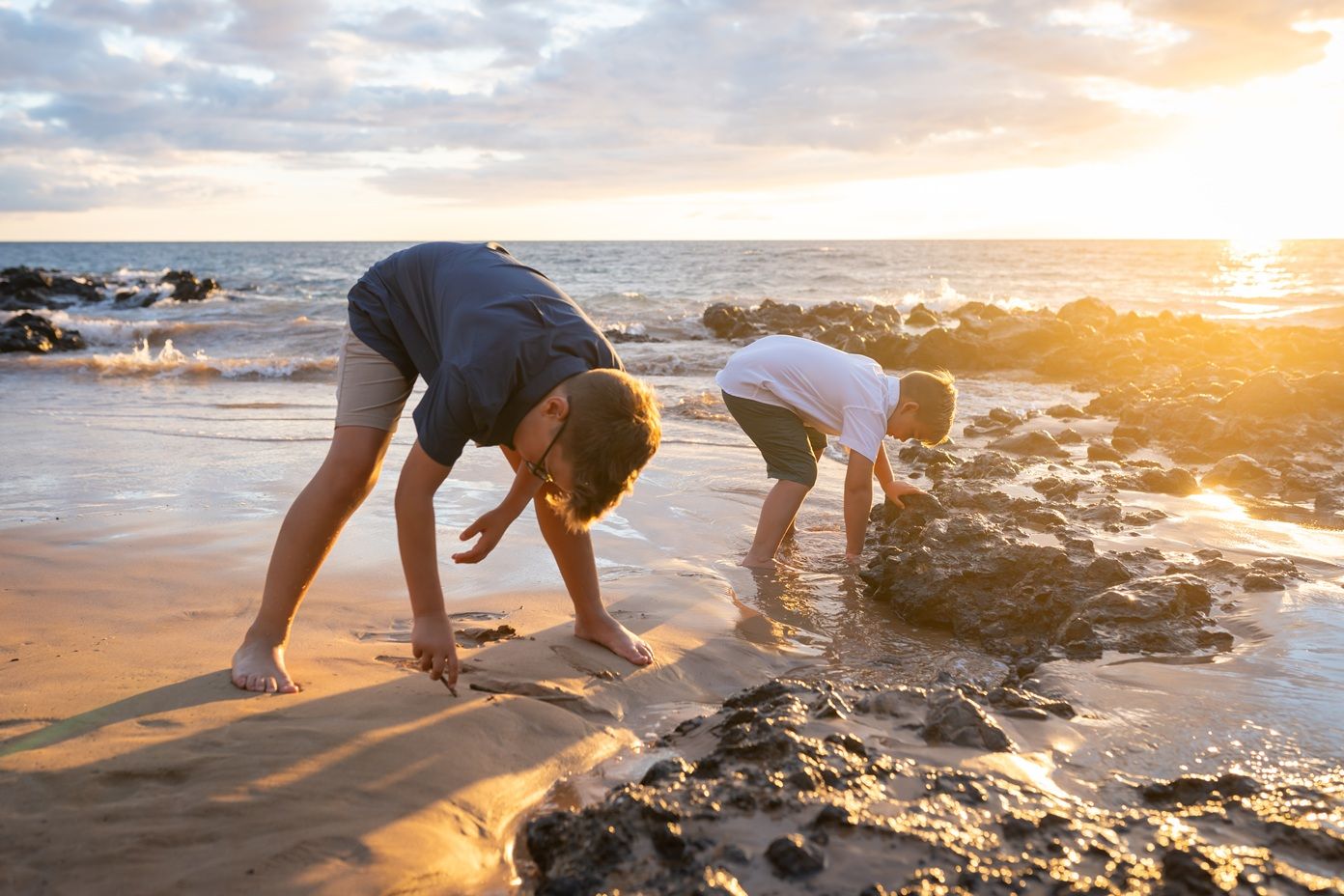 Maui family photographer photo against beautiful Maui sunset beach by ohwowfotos.