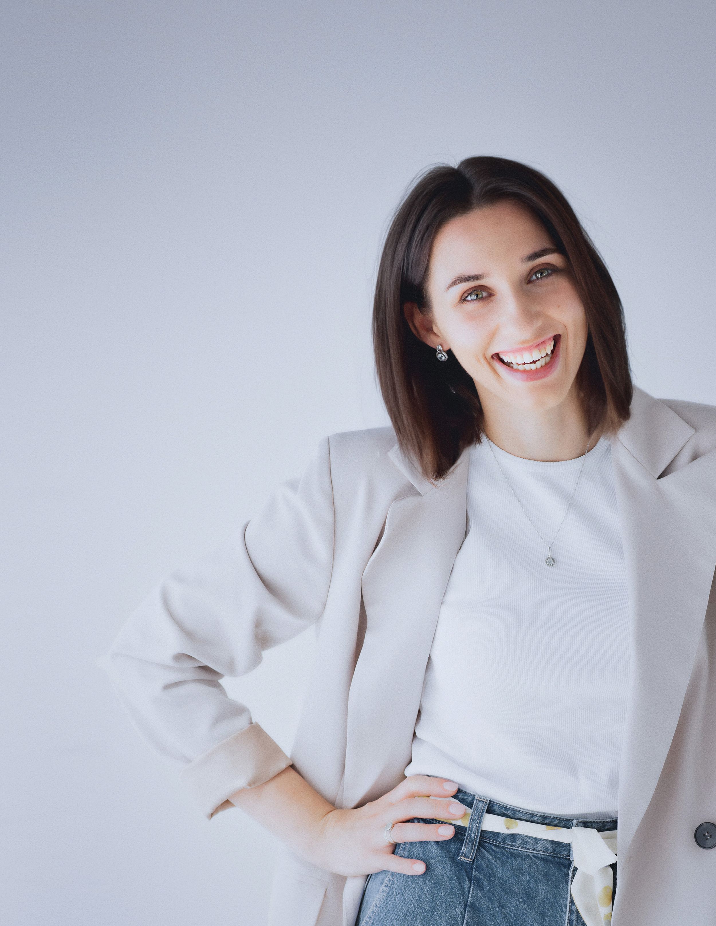 Office headshot in Paris studio setup with clean background and lighting