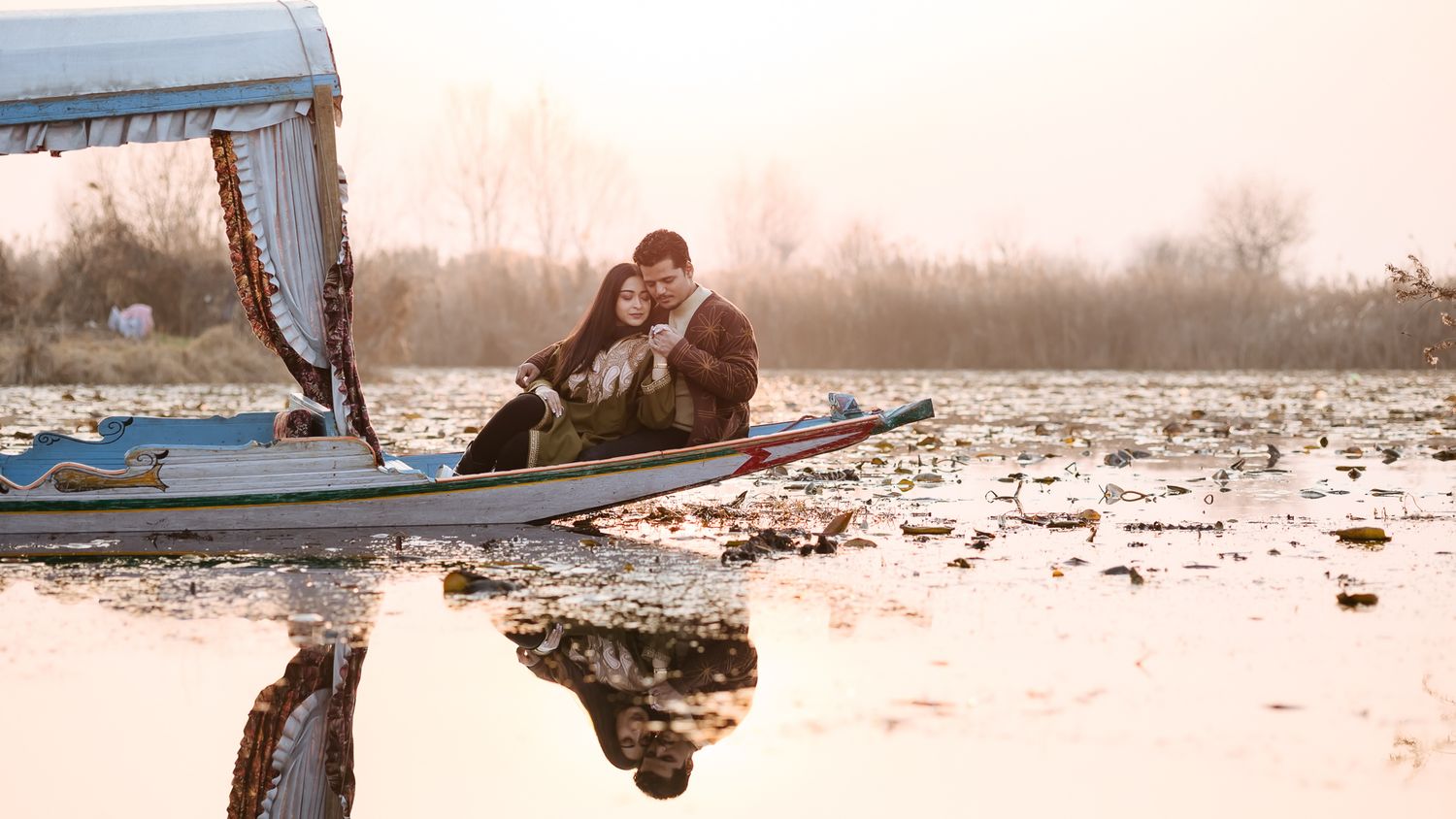 Timeless romance in Srinagar’s Dal Lake during luxury destination pre-wedding