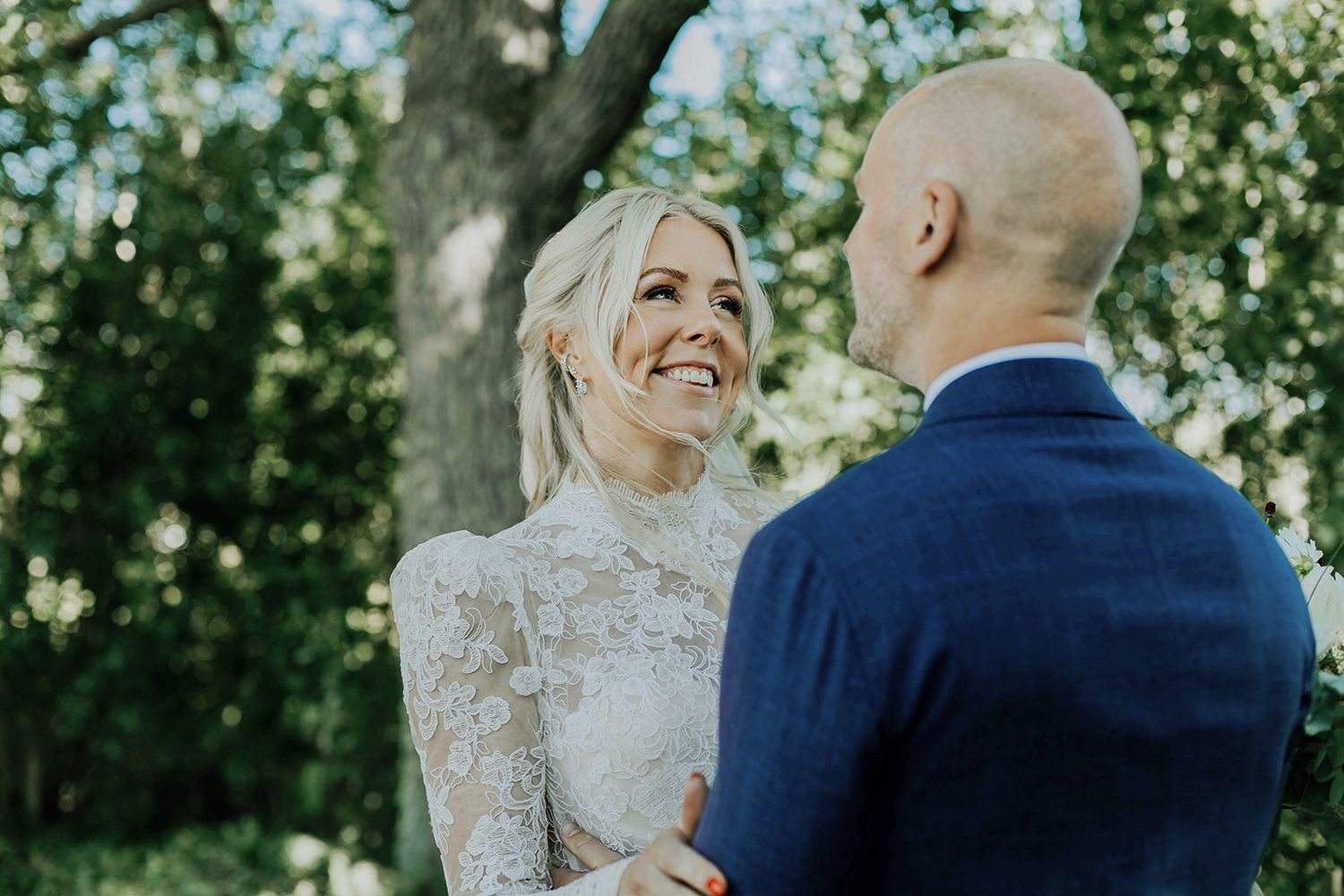 Bröllop på Dömle Herrgård. Sommarbröllop Louise och Viktor. bröllopsfotograf Rebecca Nordin, Karlstad.