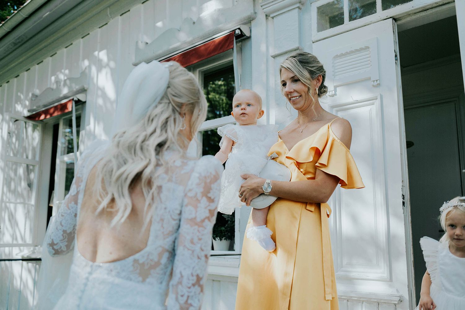 Bröllop på Dömle Herrgård. Sommarbröllop Louise och Viktor. Fotograf Rebecca Nordin, Karlstad.