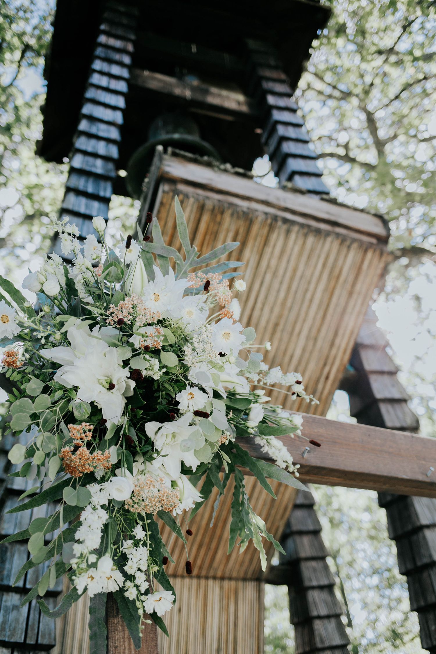 Bröllop på Dömle Herrgård. Sommarbröllop Louise och Viktor. Fotograf Rebecca Nordin, Karlstad. Herrhagens blommor.