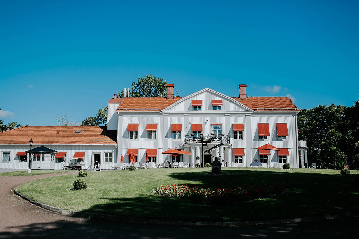 Bröllop på Dömle Herrgård. Sommarbröllop Louise och Viktor. Fotograf Rebecca Nordin, Karlstad.