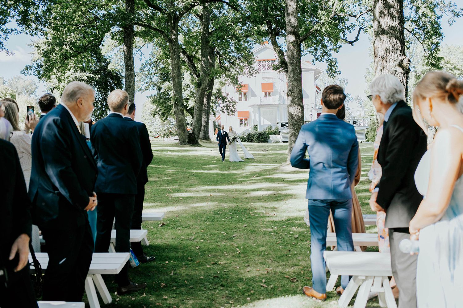 Bröllop på Dömle Herrgård. Sommarbröllop Louise och Viktor. Fotograf Rebecca Nordin, Karlstad.