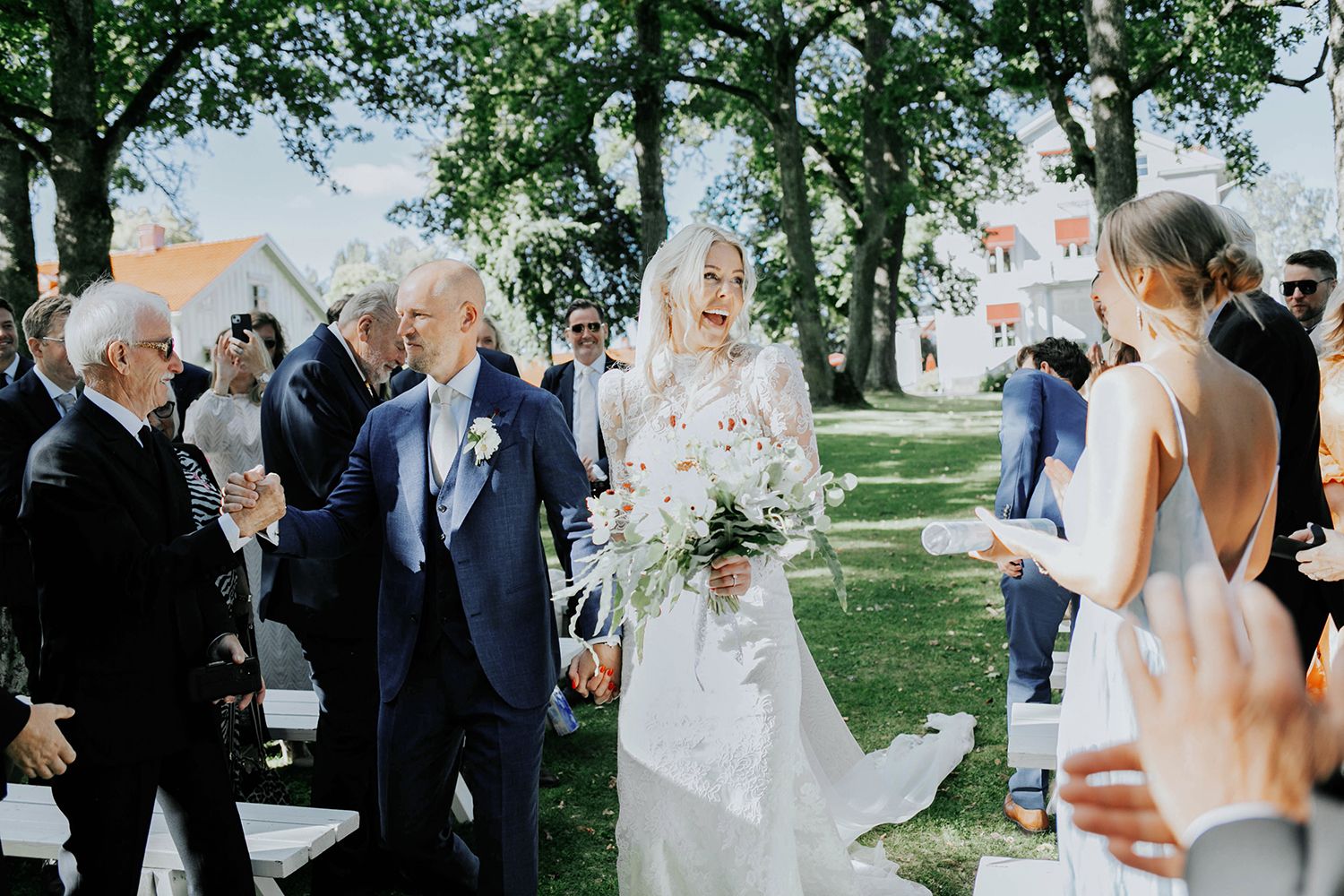 Bröllop på Dömle Herrgård. Sommarbröllop Louise och Viktor. Fotograf Rebecca Nordin, Karlstad.