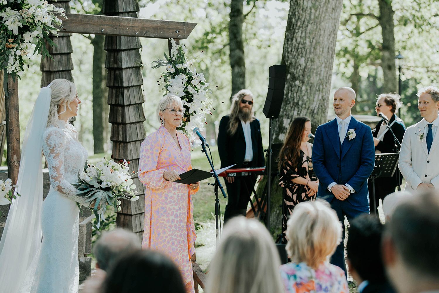 Bröllop på Dömle Herrgård. Sommarbröllop Louise och Viktor. Fotograf Rebecca Nordin, Karlstad.