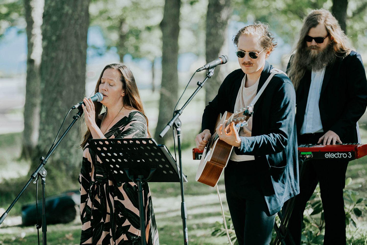 Norrskensorkestern i Karlstad. Bröllop på Dömle Herrgård. Sommarbröllop Louise och Viktor. Fotograf Rebecca Nordin, Karlstad.