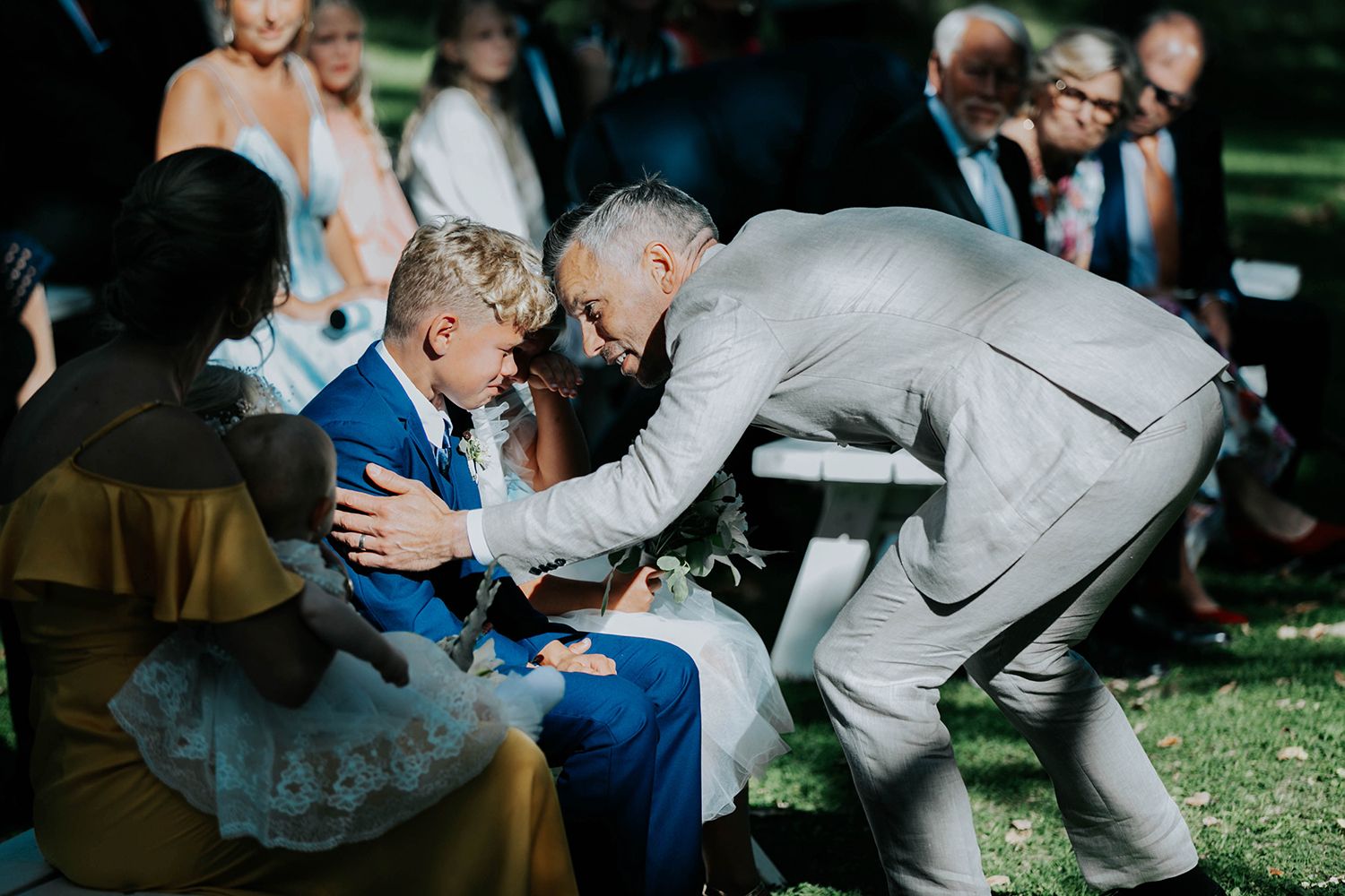 Bröllop på Dömle Herrgård. Sommarbröllop Louise och Viktor. Fotograf Rebecca Nordin, Karlstad.