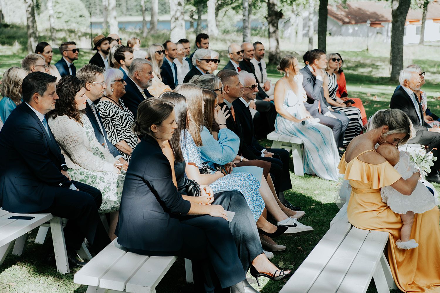 Bröllop på Dömle Herrgård. Sommarbröllop Louise och Viktor. Fotograf Rebecca Nordin, Karlstad. Bröllopsgäster.