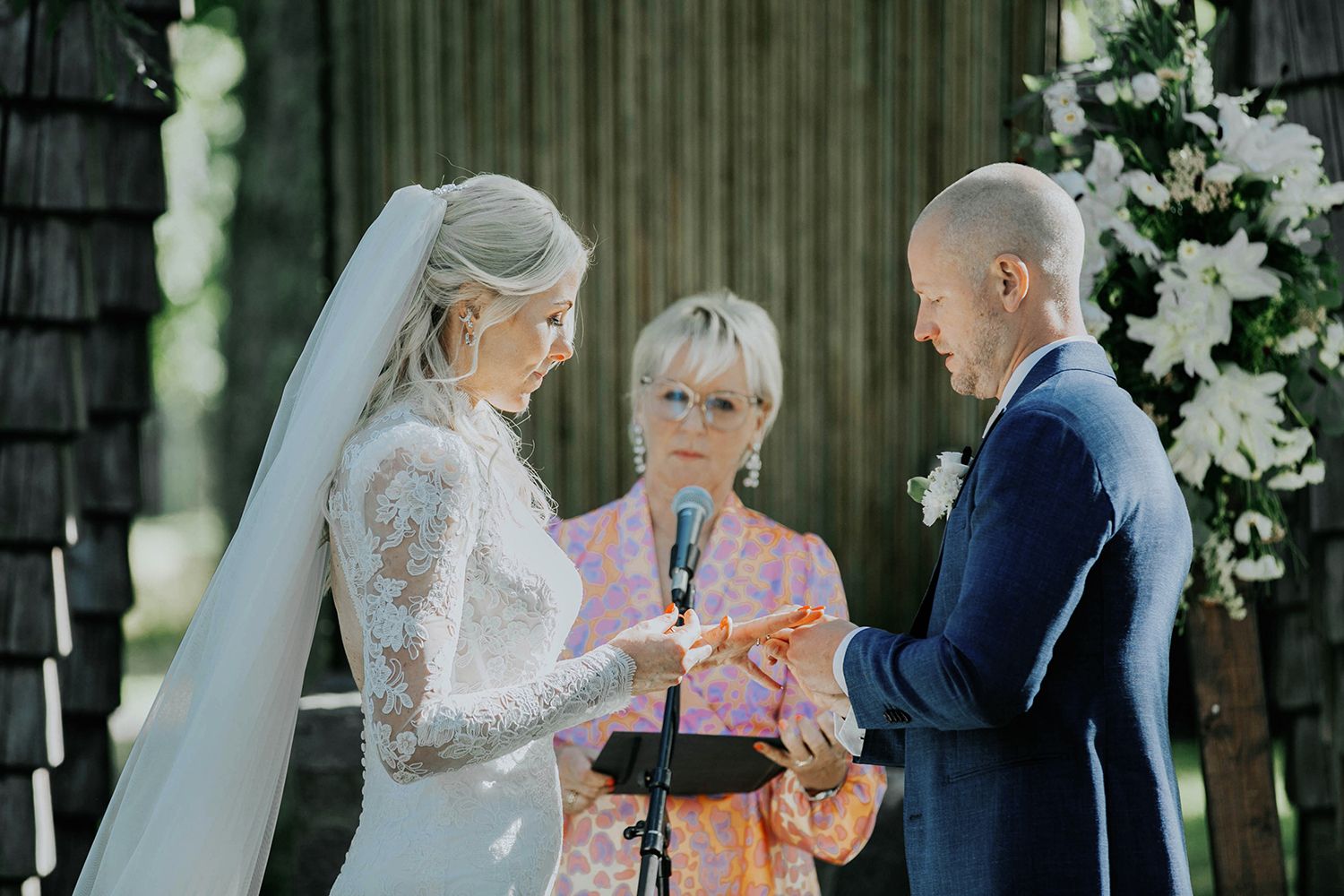 Bröllop på Dömle Herrgård. Sommarbröllop Louise och Viktor. Fotograf Rebecca Nordin, Karlstad.