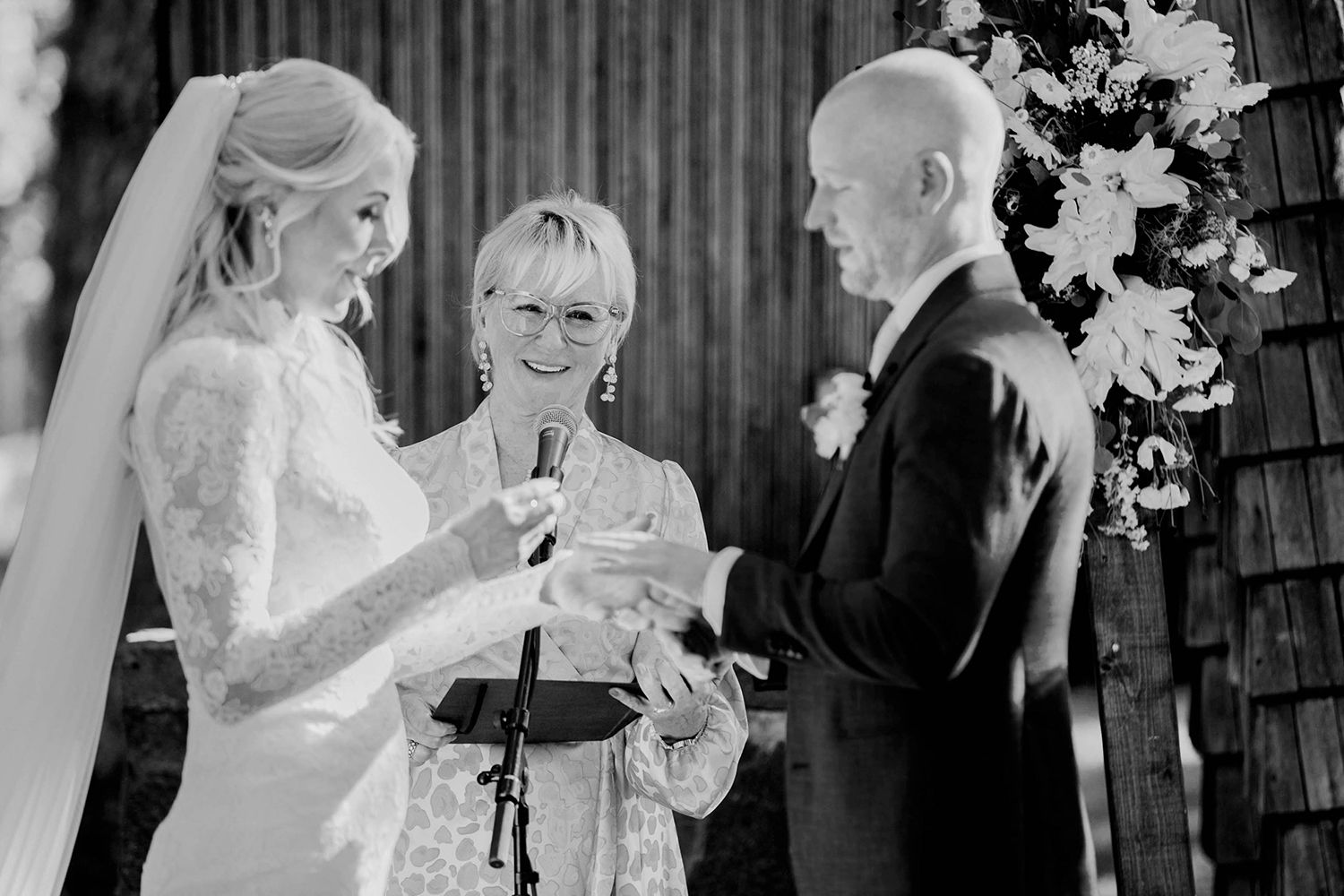 Bröllop på Dömle Herrgård. Sommarbröllop Louise och Viktor. Fotograf Rebecca Nordin, Karlstad. Margot Wallström.
