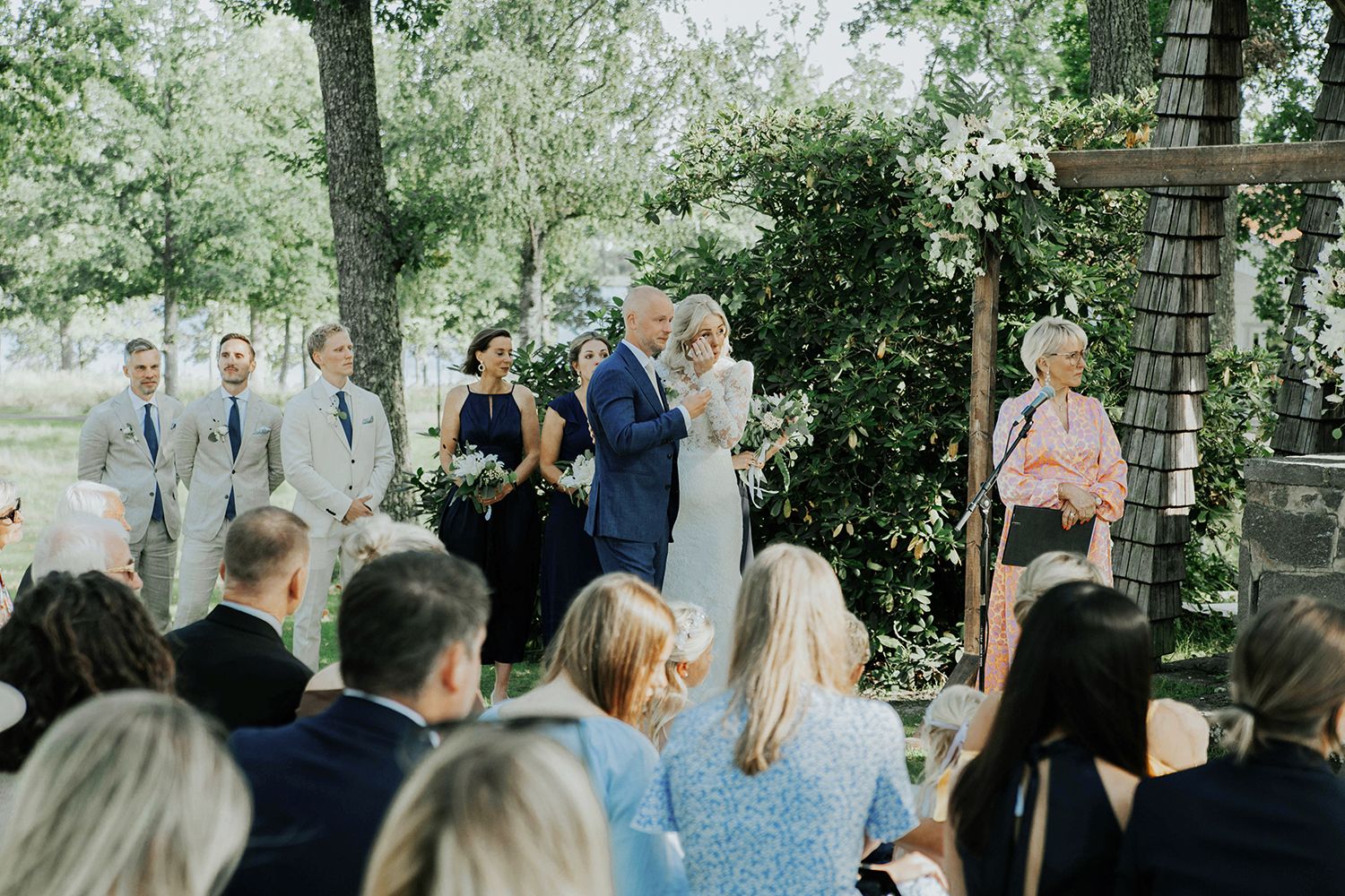 Bröllop på Dömle Herrgård. Sommarbröllop Louise och Viktor. Fotograf Rebecca Nordin, Karlstad.