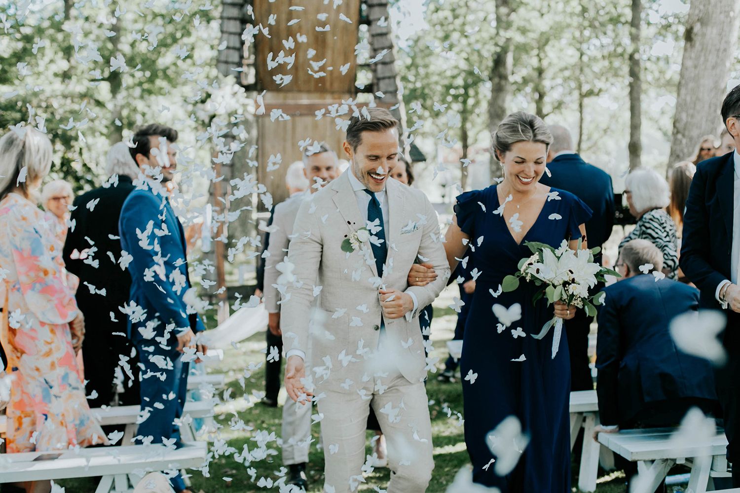Bröllop på Dömle Herrgård. Sommarbröllop Louise och Viktor. Fotograf Rebecca Nordin, Karlstad.