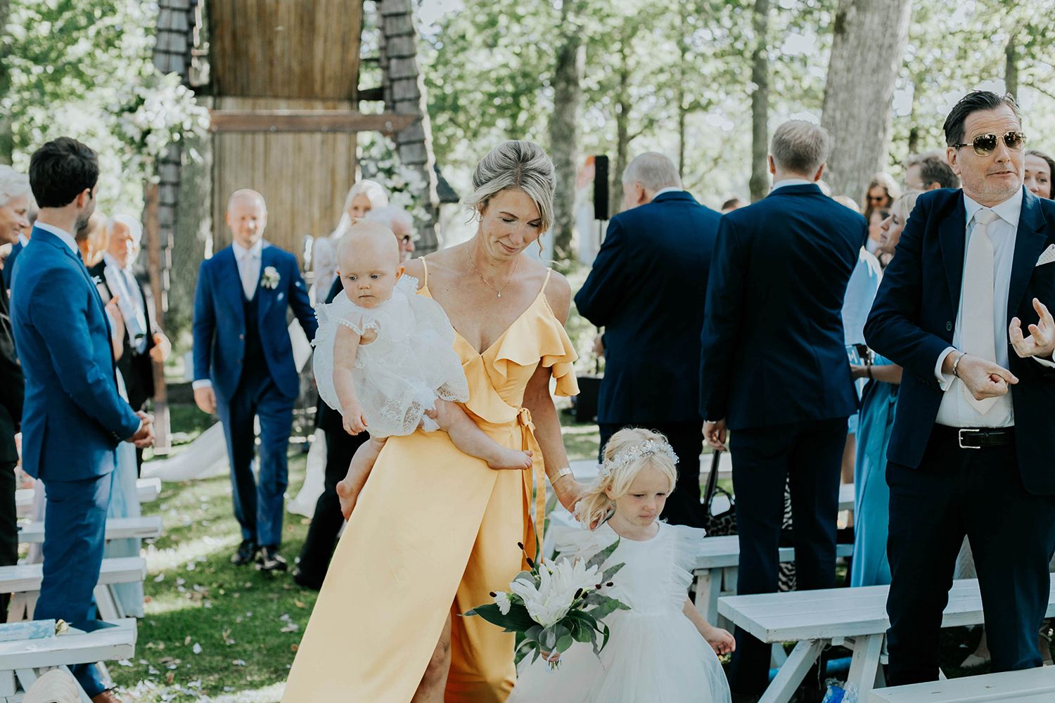 Bröllop på Dömle Herrgård. Sommarbröllop Louise och Viktor. Fotograf Rebecca Nordin, Karlstad.