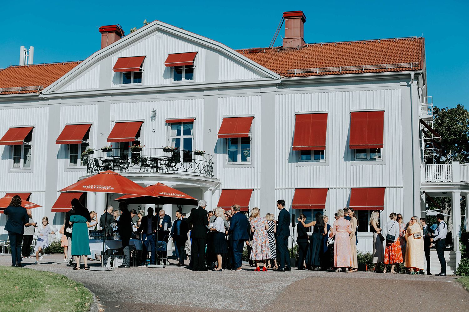 Bröllop på Dömle Herrgård. Sommarbröllop Louise och Viktor. Fotograf Rebecca Nordin, Karlstad.