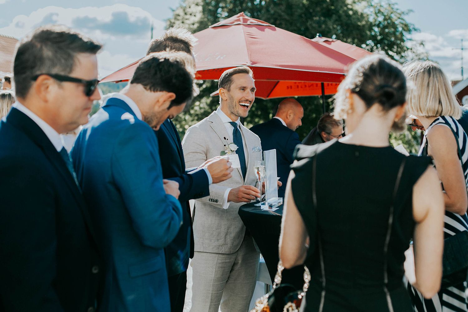 Bröllop på Dömle Herrgård. Sommarbröllop Louise och Viktor. Fotograf Rebecca Nordin, Karlstad.