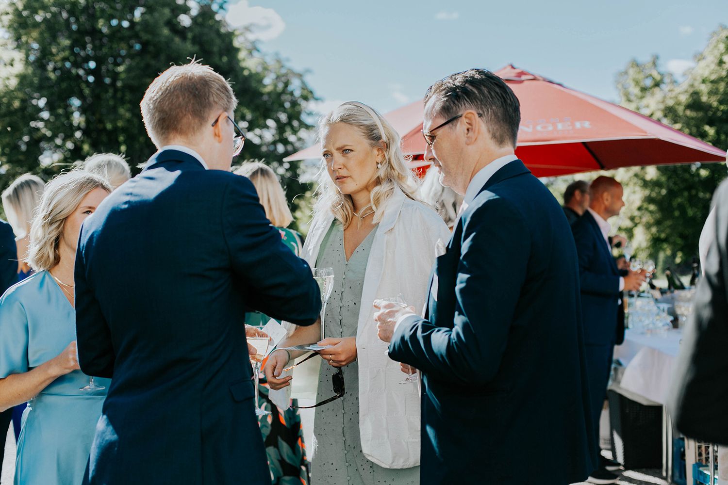 Bröllop på Dömle Herrgård. Sommarbröllop Louise och Viktor. Fotograf Rebecca Nordin, Karlstad.