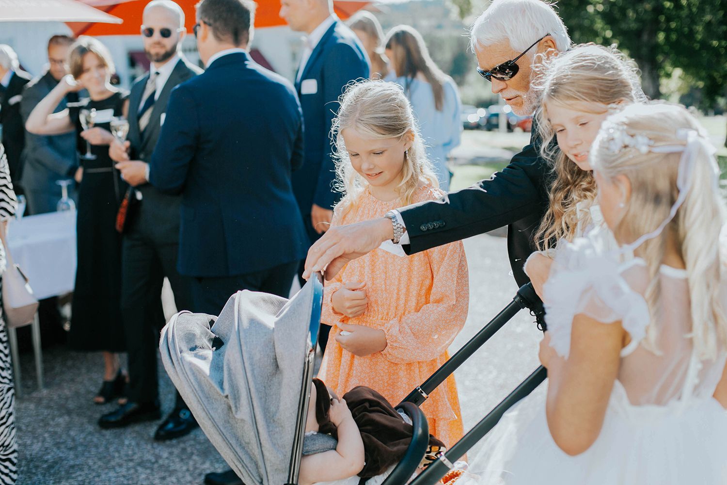 Bröllop på Dömle Herrgård. Sommarbröllop Louise och Viktor. Fotograf Rebecca Nordin, Karlstad.