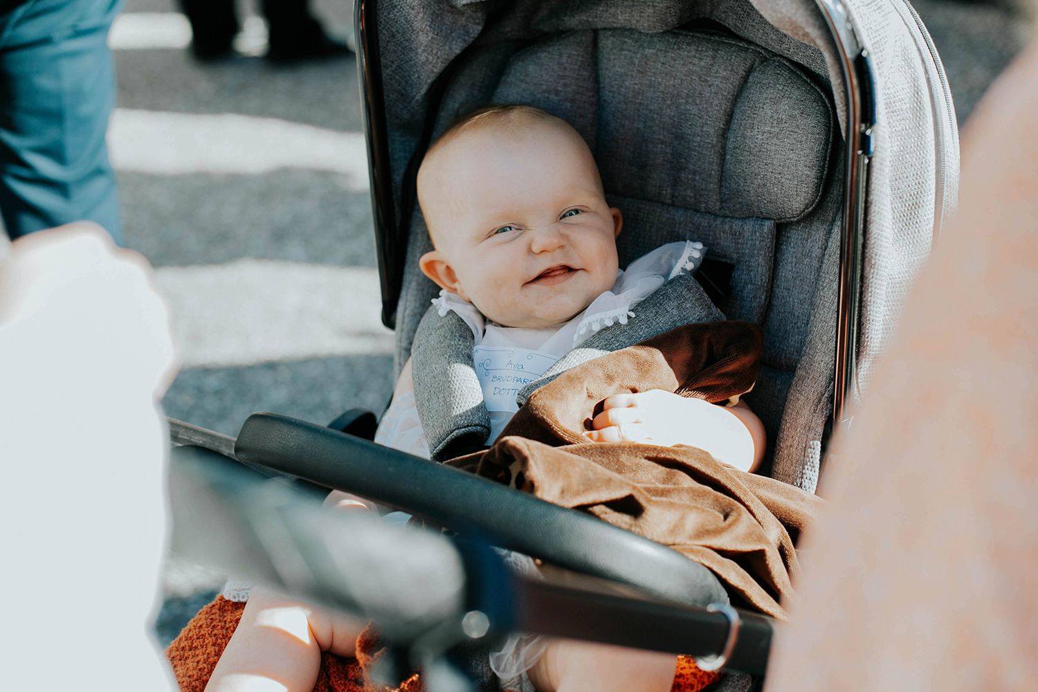 Bröllop på Dömle Herrgård. Sommarbröllop Louise och Viktor. Fotograf Rebecca Nordin, Karlstad.