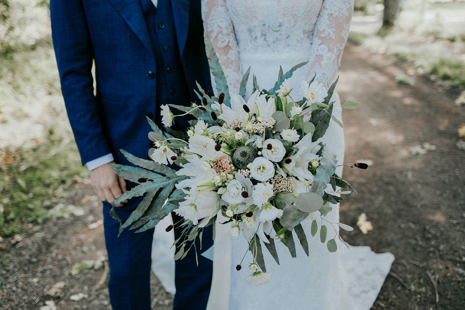 Bröllop på Dömle Herrgård. Sommarbröllop Louise och Viktor. bröllopsfotograf Rebecca Nordin, Karlstad. Brudbukett.
