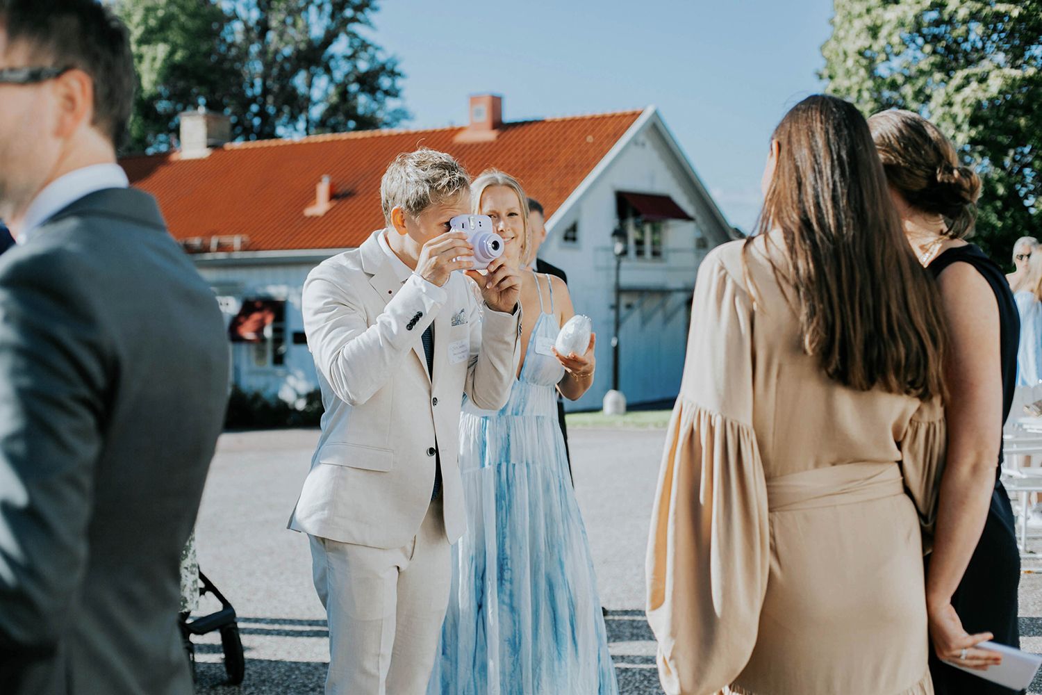 Bröllop på Dömle Herrgård. Sommarbröllop Louise och Viktor. Fotograf Rebecca Nordin, Karlstad.