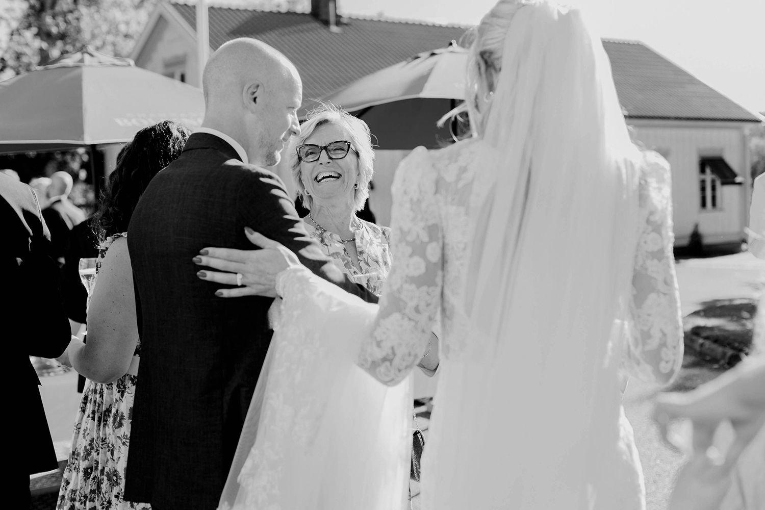 Bröllop på Dömle Herrgård. Sommarbröllop Louise och Viktor. Fotograf Rebecca Nordin, Karlstad.