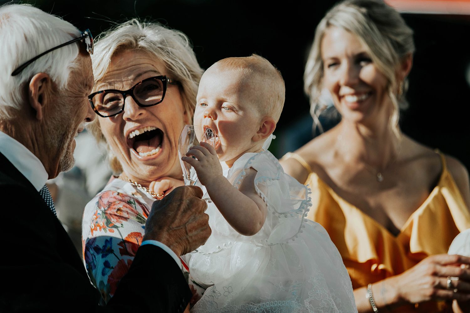 Bröllop på Dömle Herrgård. Sommarbröllop Louise och Viktor. Fotograf Rebecca Nordin, Karlstad.