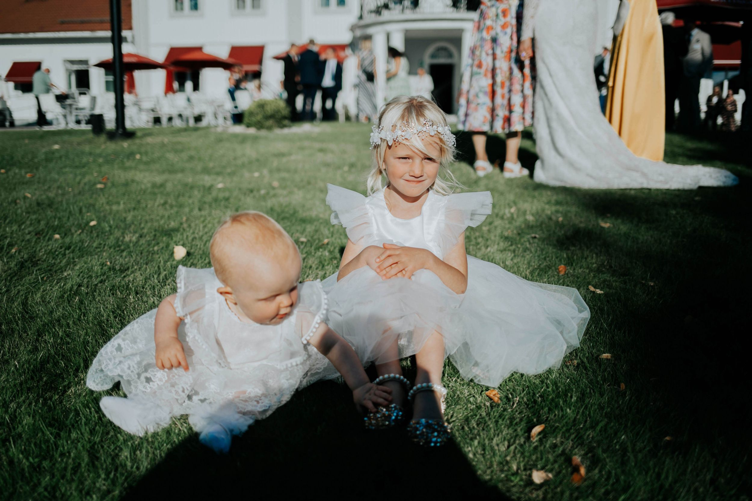 Bröllop på Dömle Herrgård. Sommarbröllop Louise och Viktor. Fotograf Rebecca Nordin, Karlstad.