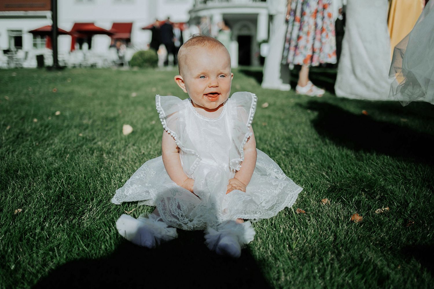 Bröllop på Dömle Herrgård. Sommarbröllop Louise och Viktor. Fotograf Rebecca Nordin, Karlstad.