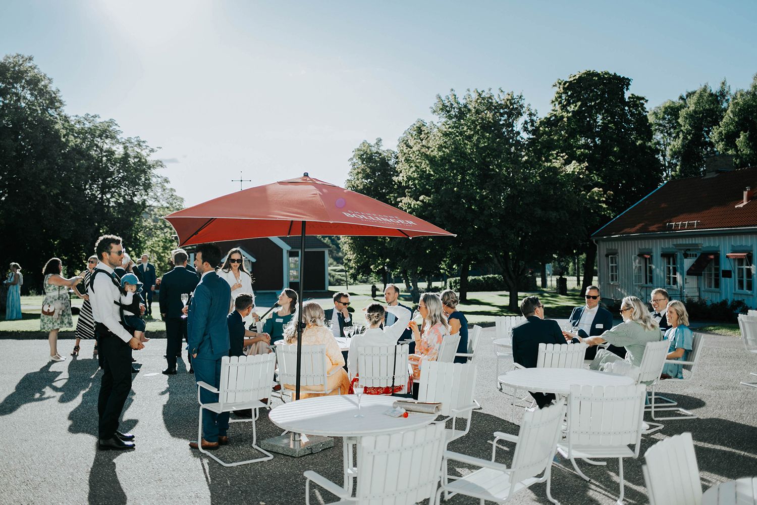 Bröllop på Dömle Herrgård. Sommarbröllop Louise och Viktor. Fotograf Rebecca Nordin, Karlstad.