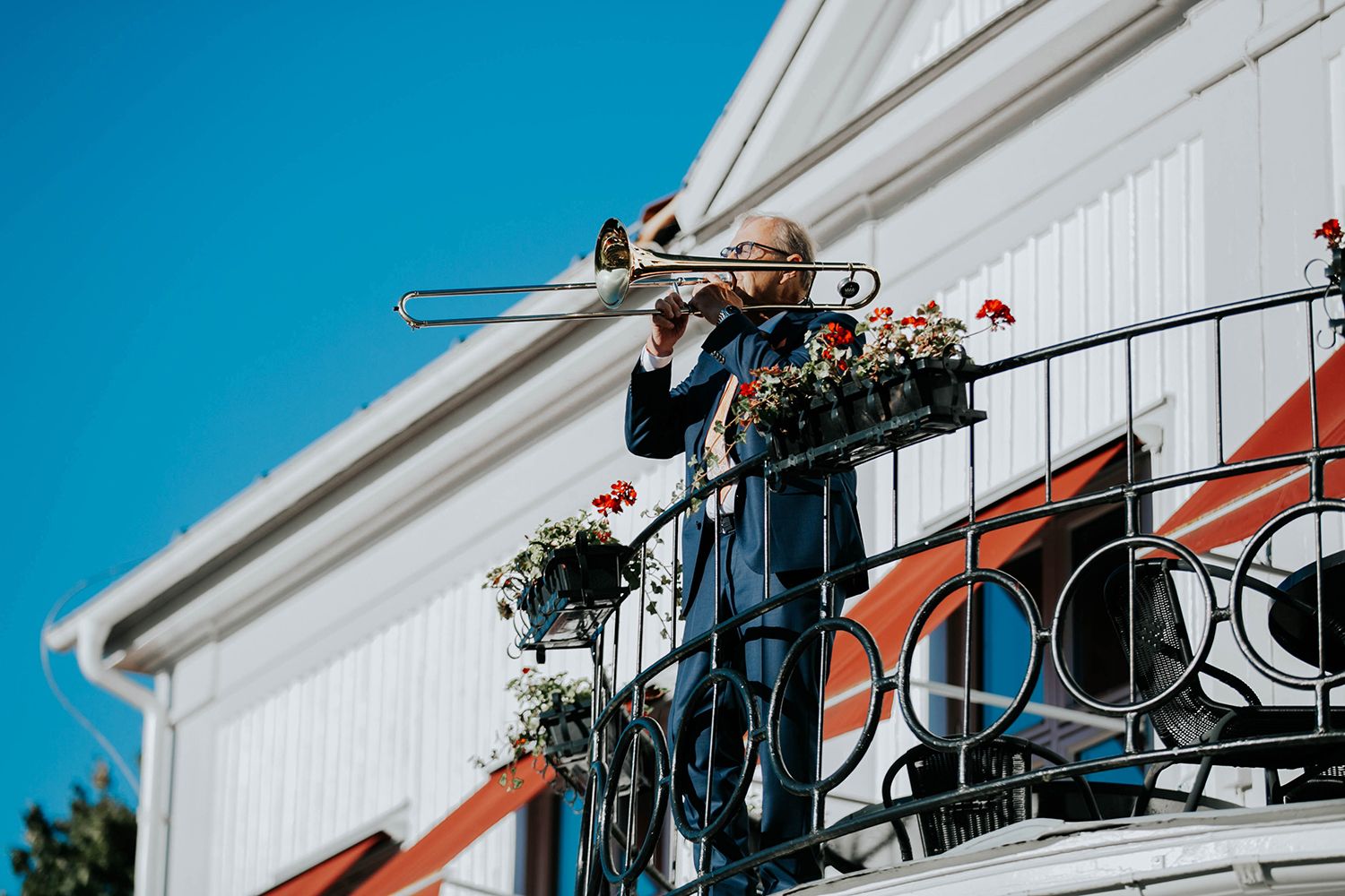 Bröllop på Dömle Herrgård. Sommarbröllop Louise och Viktor. Fotograf Rebecca Nordin, Karlstad.