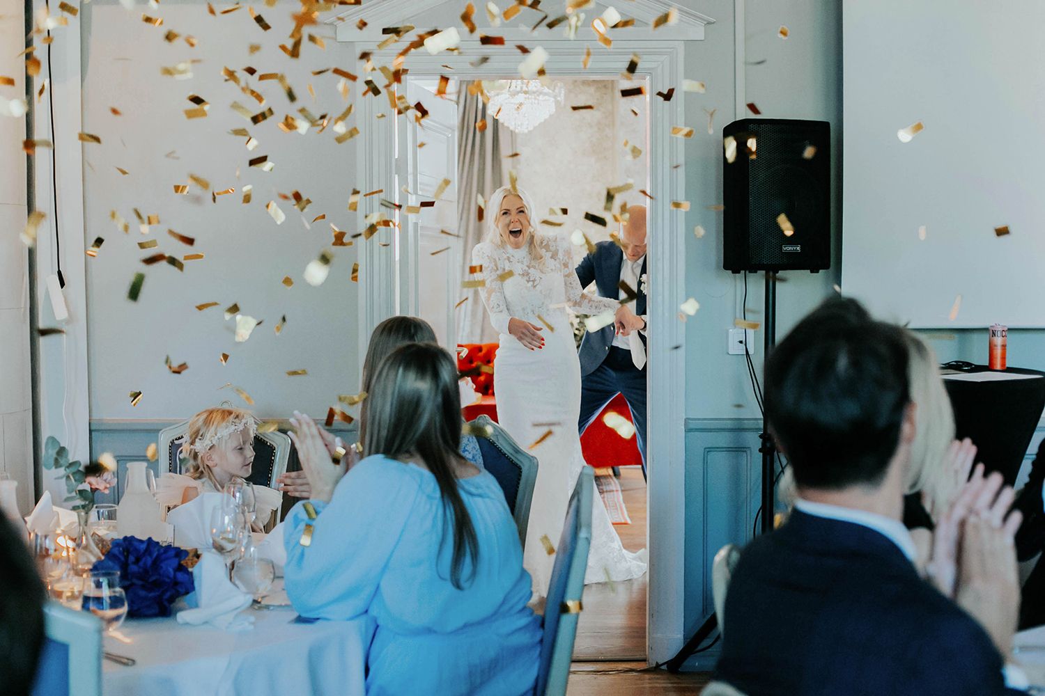 Bröllop på Dömle Herrgård. Sommarbröllop Louise och Viktor. Fotograf Rebecca Nordin, Karlstad. Bröllopsmiddag.