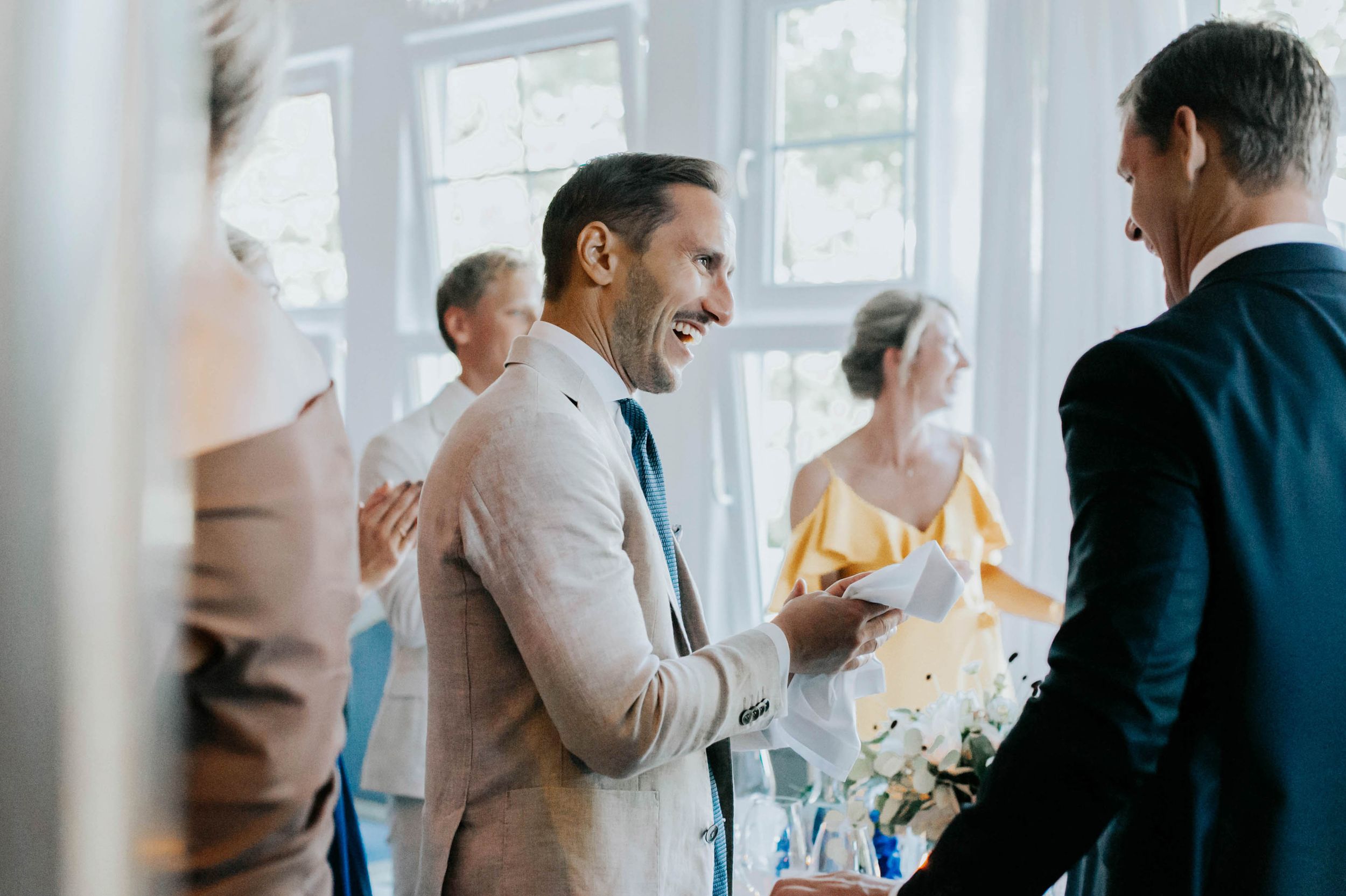 Bröllop på Dömle Herrgård. Sommarbröllop Louise och Viktor. Fotograf Rebecca Nordin, Karlstad.