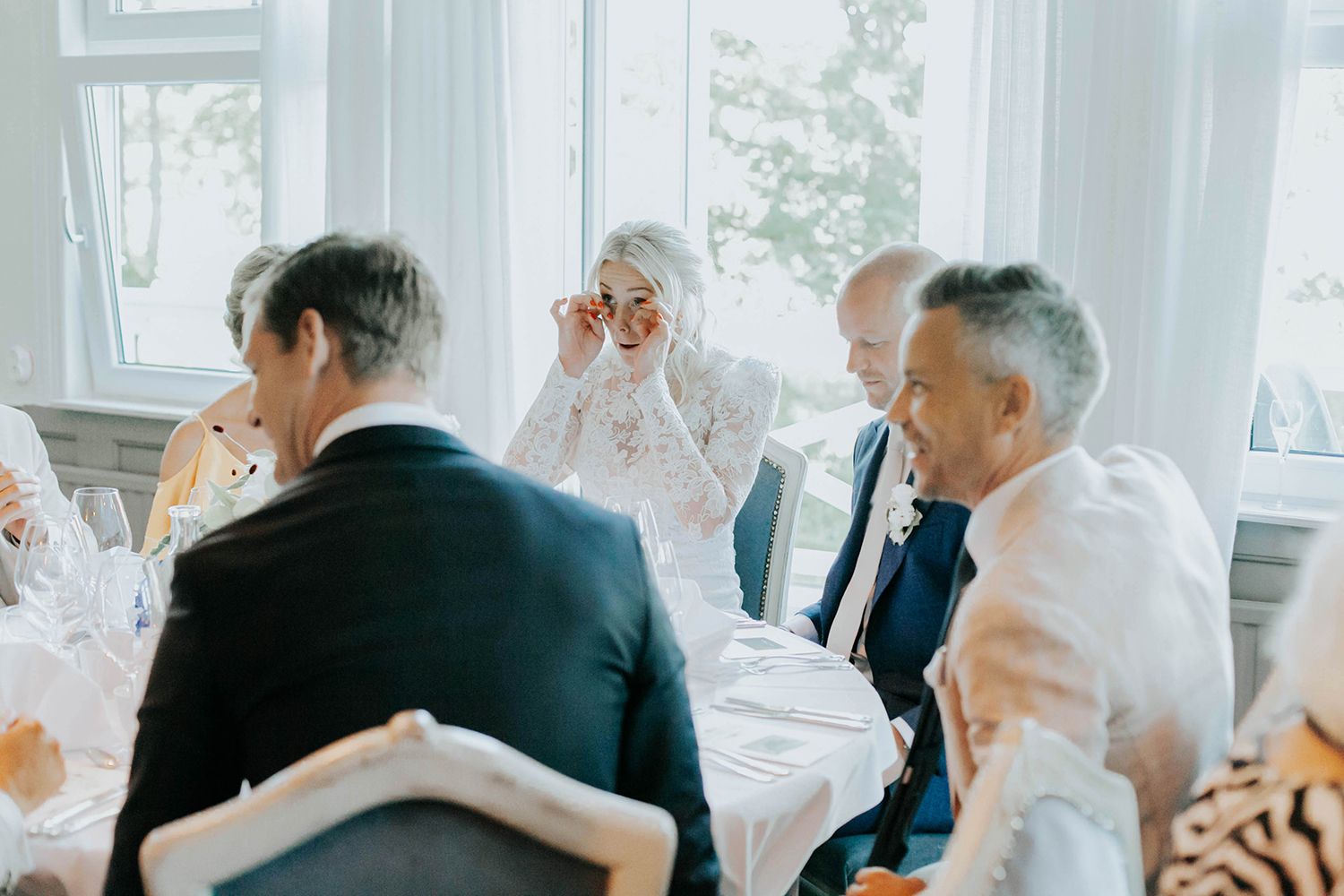 Bröllop på Dömle Herrgård. Sommarbröllop Louise och Viktor. Fotograf Rebecca Nordin, Karlstad.