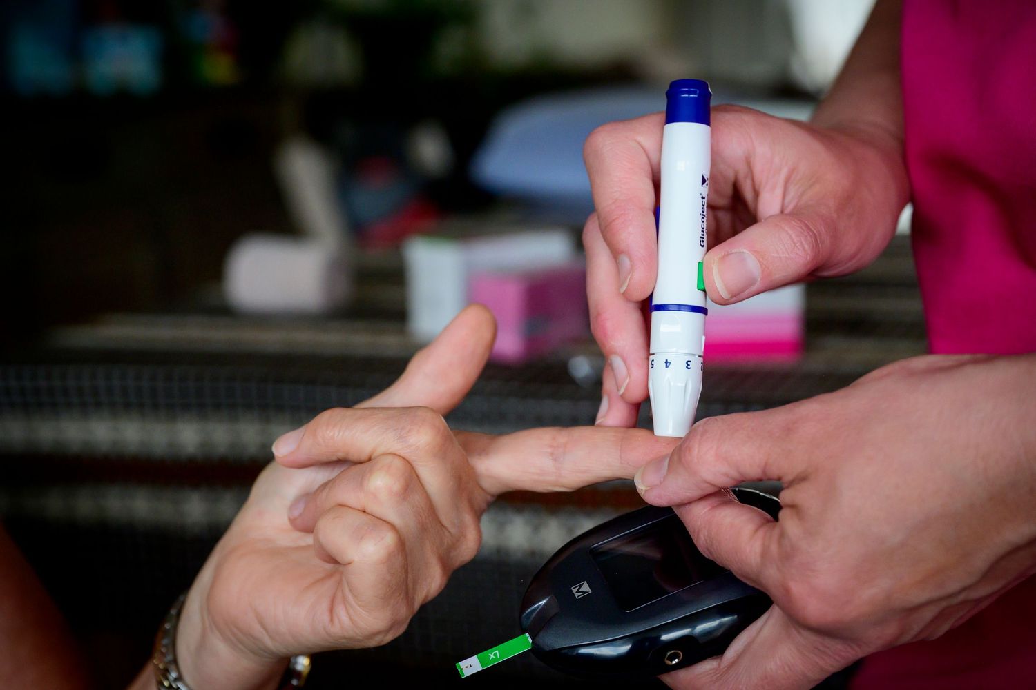 Behind the scenes reportage van een diabetescontrole tijdens professionele bedrijfsfotografie door Bart Boodts Photography
