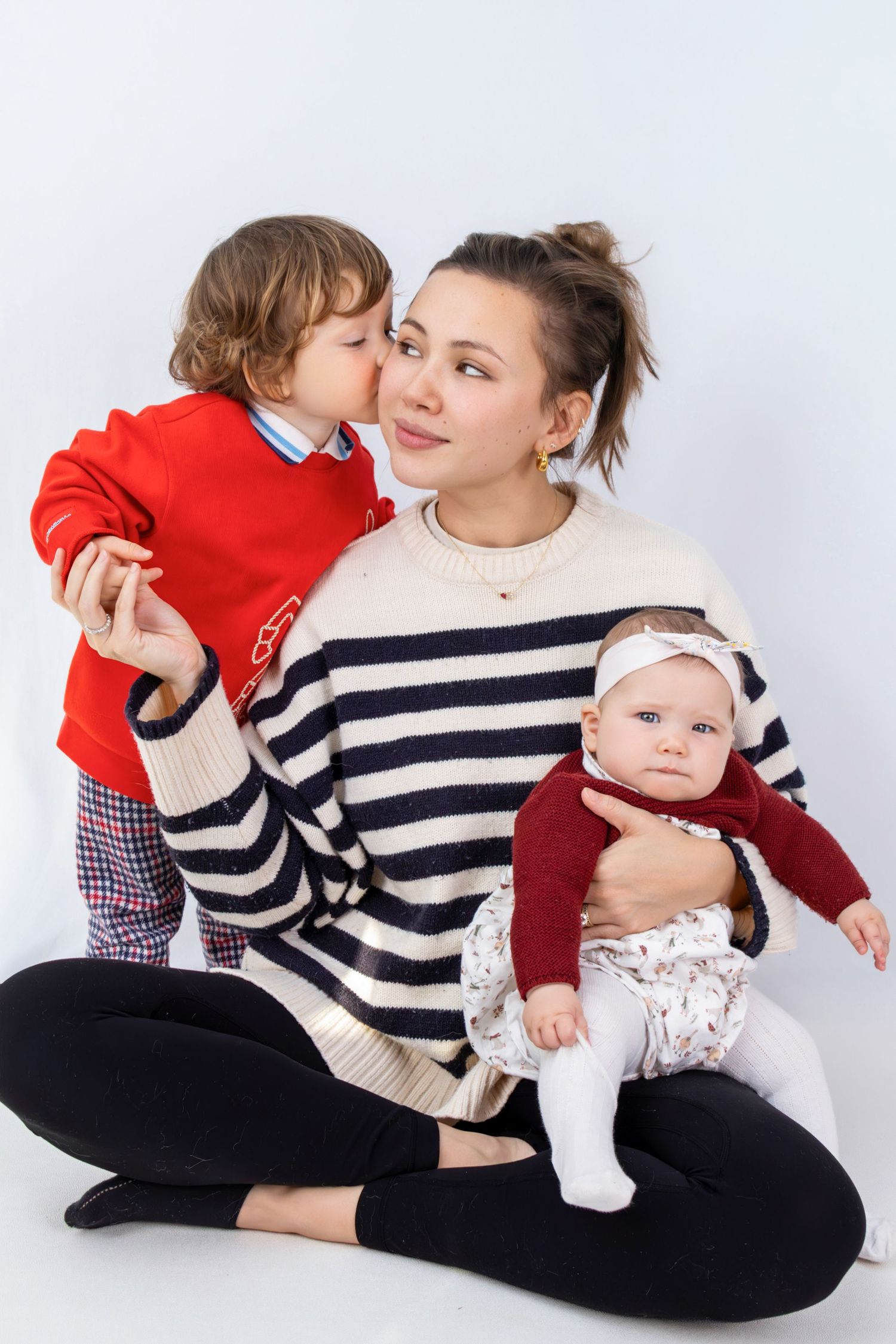 I create fun and stress-free photoshoots that put a smile on everyone’s faces — from toddlers to teens (and even furry family members!).