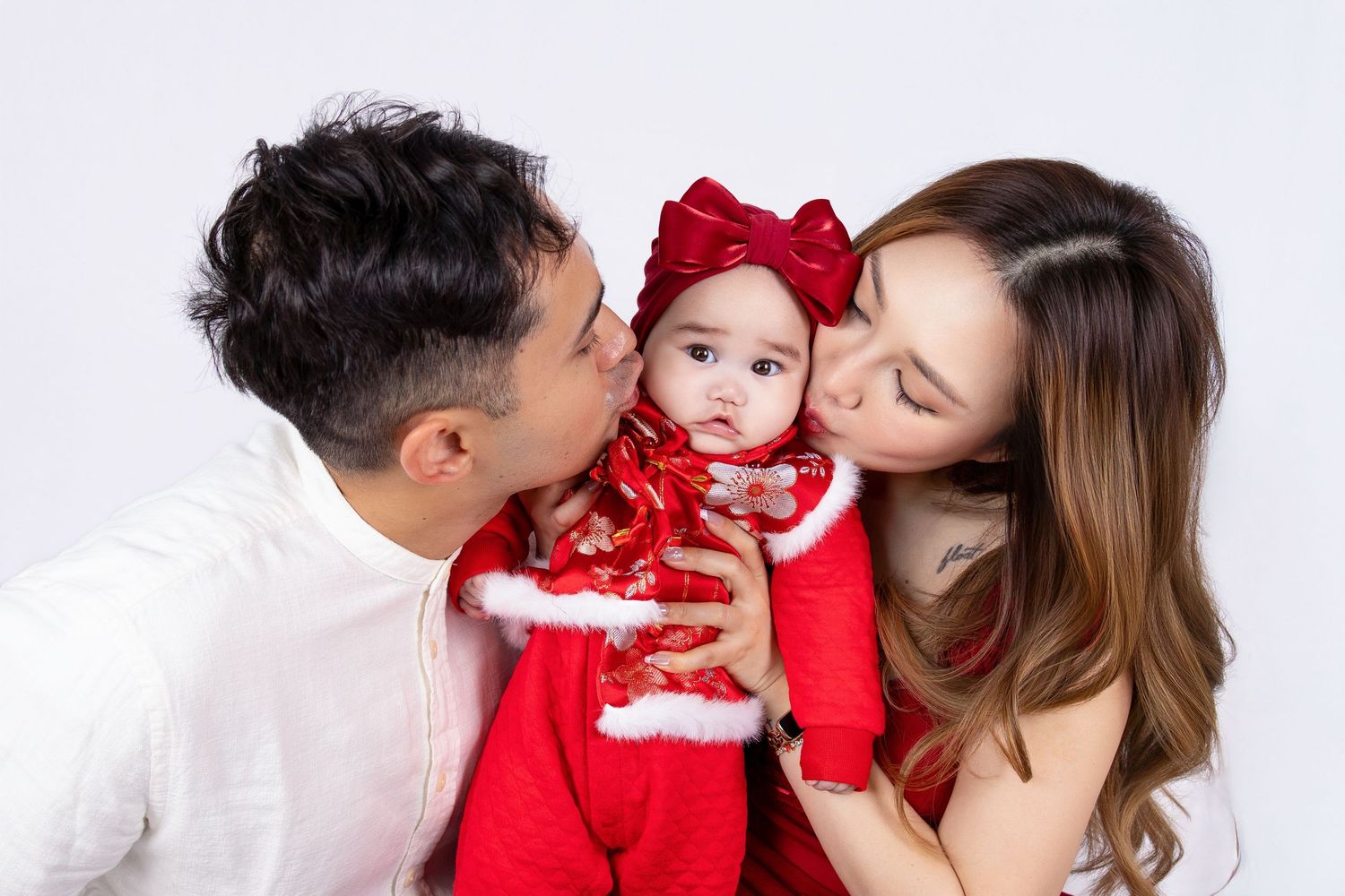 Preserving your most honest imperfect moments through thoughtful photography. Specialising in creative maternity, newborns & family portrait