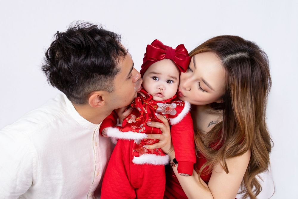 Preserving your most honest imperfect moments through thoughtful photography. Specialising in creative maternity, newborns & family portrait