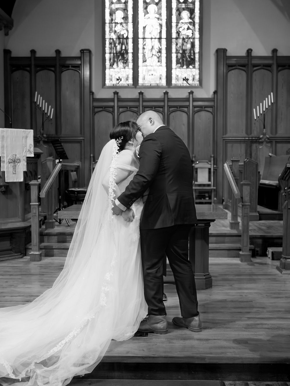 First kiss during a Toronto wedding session