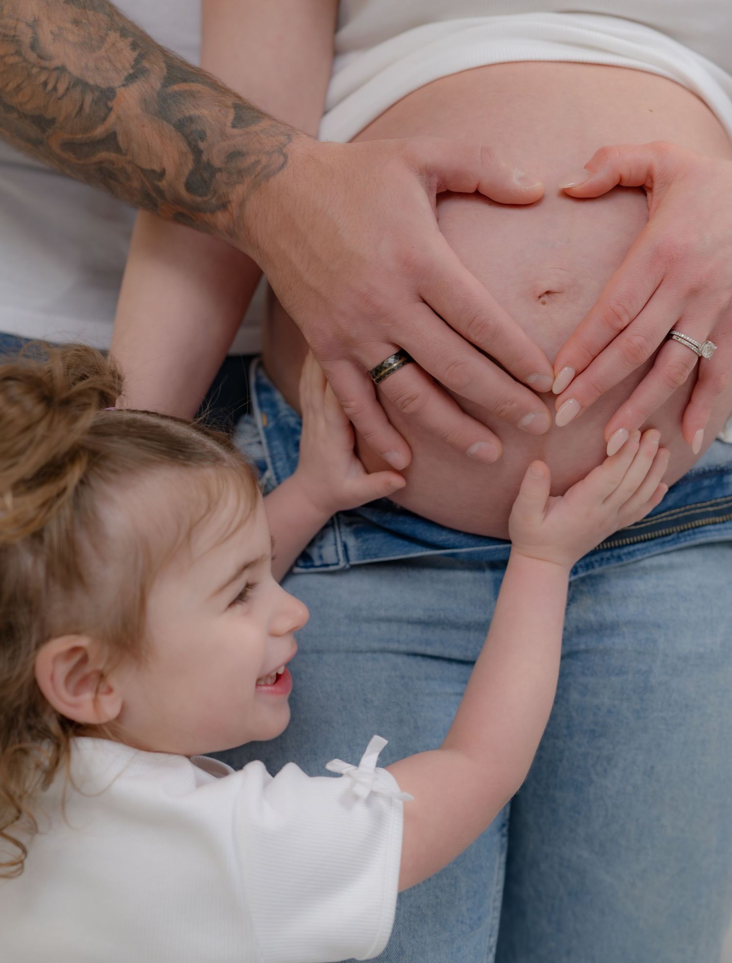 mother who is pregnant posing for family session photography at gorilla studio
