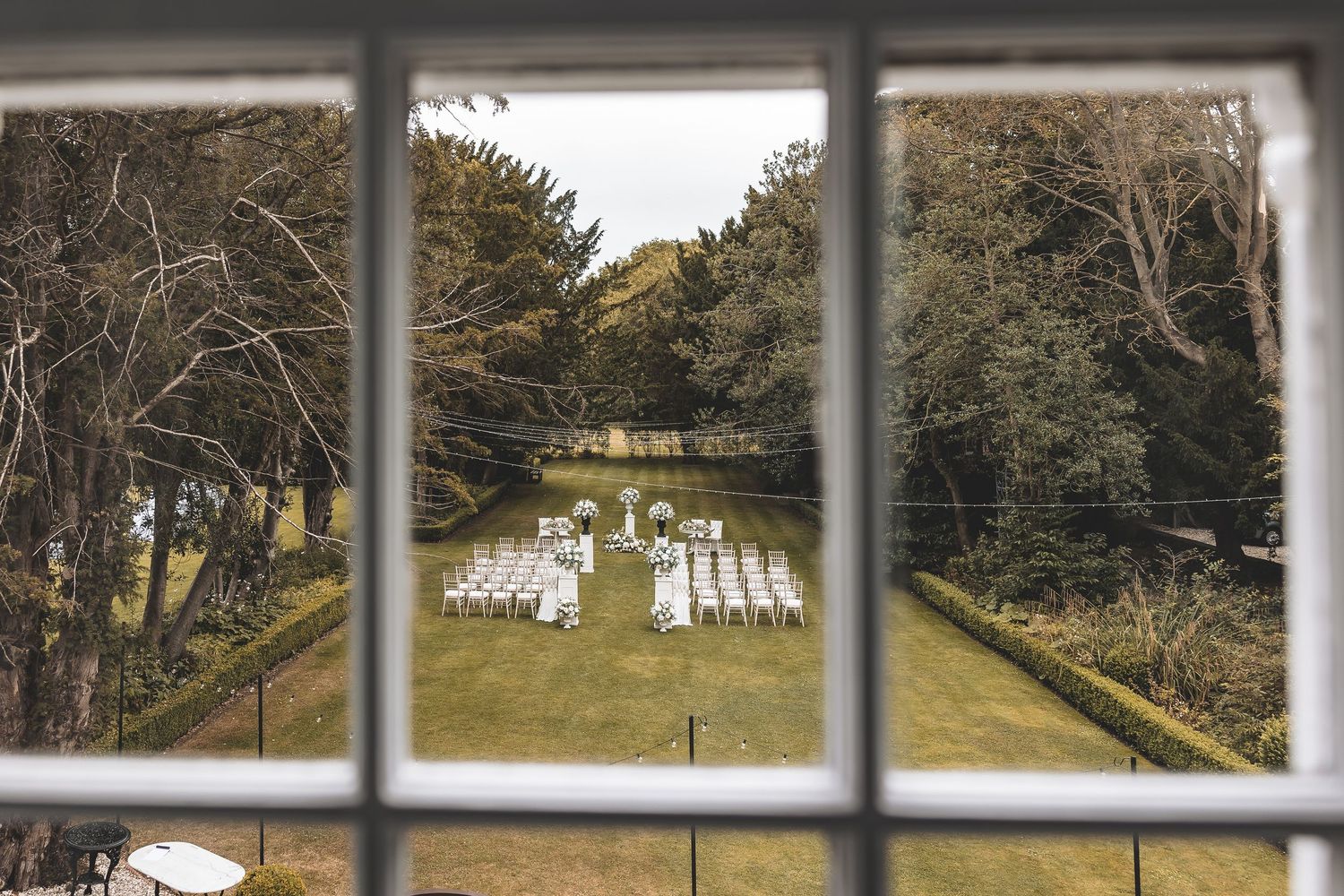 Outdoor wide wedding space for documentary wedding photography