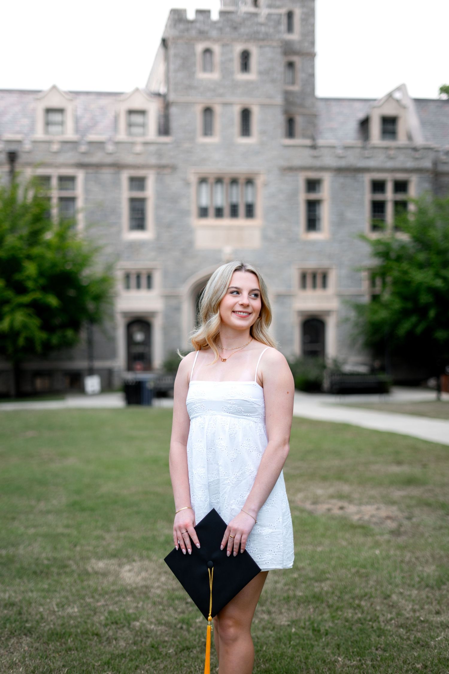 Oglethorpe graduation photos in front of oglethorpe Weltner library