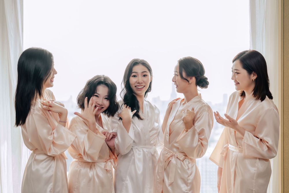 高雄美式戶外婚禮攝影，結合證婚儀式與 DJ Party 的完整婚禮紀錄。這對新人來自加拿大，回到台灣舉辦婚禮，融合西式婚禮的自在氛圍與熟悉的文化情感。從戶外證婚、晚宴進場到夜晚派對，記錄情緒自然流動的每個瞬間，呈現真實、不做作的婚禮樣貌，很適合喜歡美式風格與派對感婚禮的新人參考。